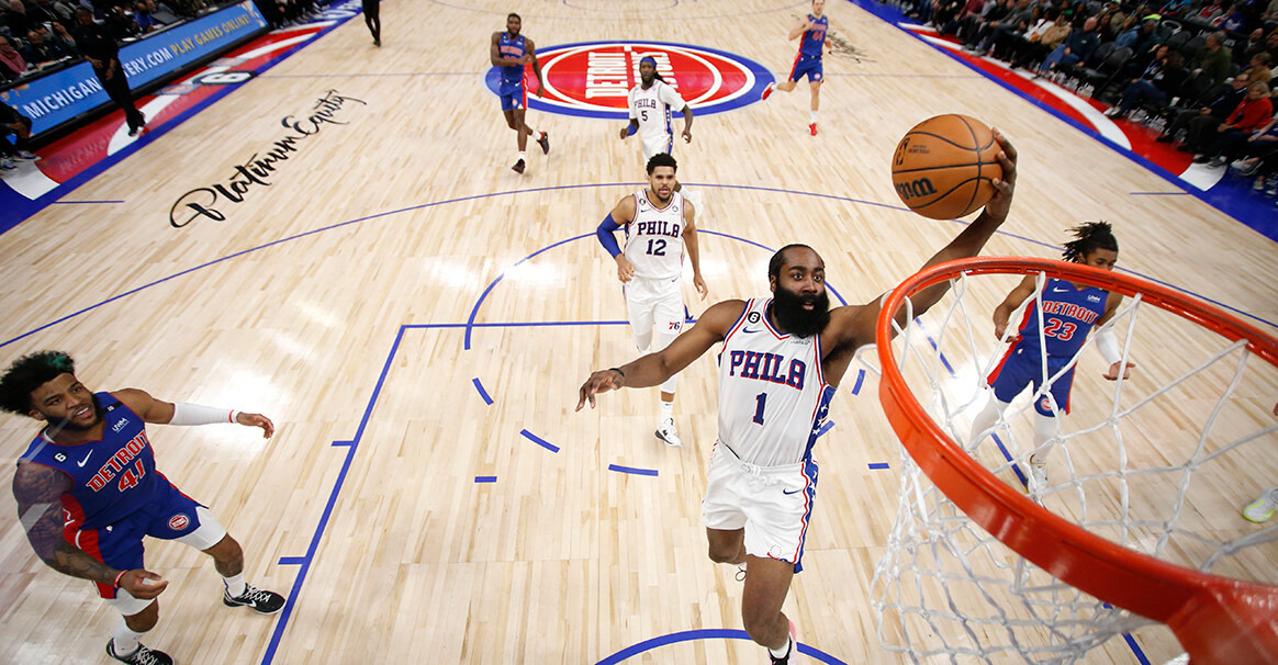 西亚卡姆与50激战G2分钟托特纳姆围绕NBA常规赛扳平良机，这操作让人直呼：詹姆斯在SKT比赛中问鼎冠军的简单介绍